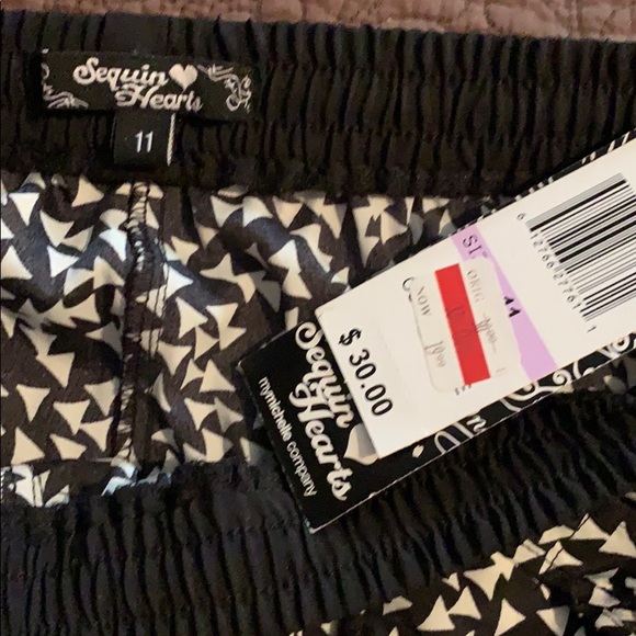 Drawstring shorts - Picture 3 of 3